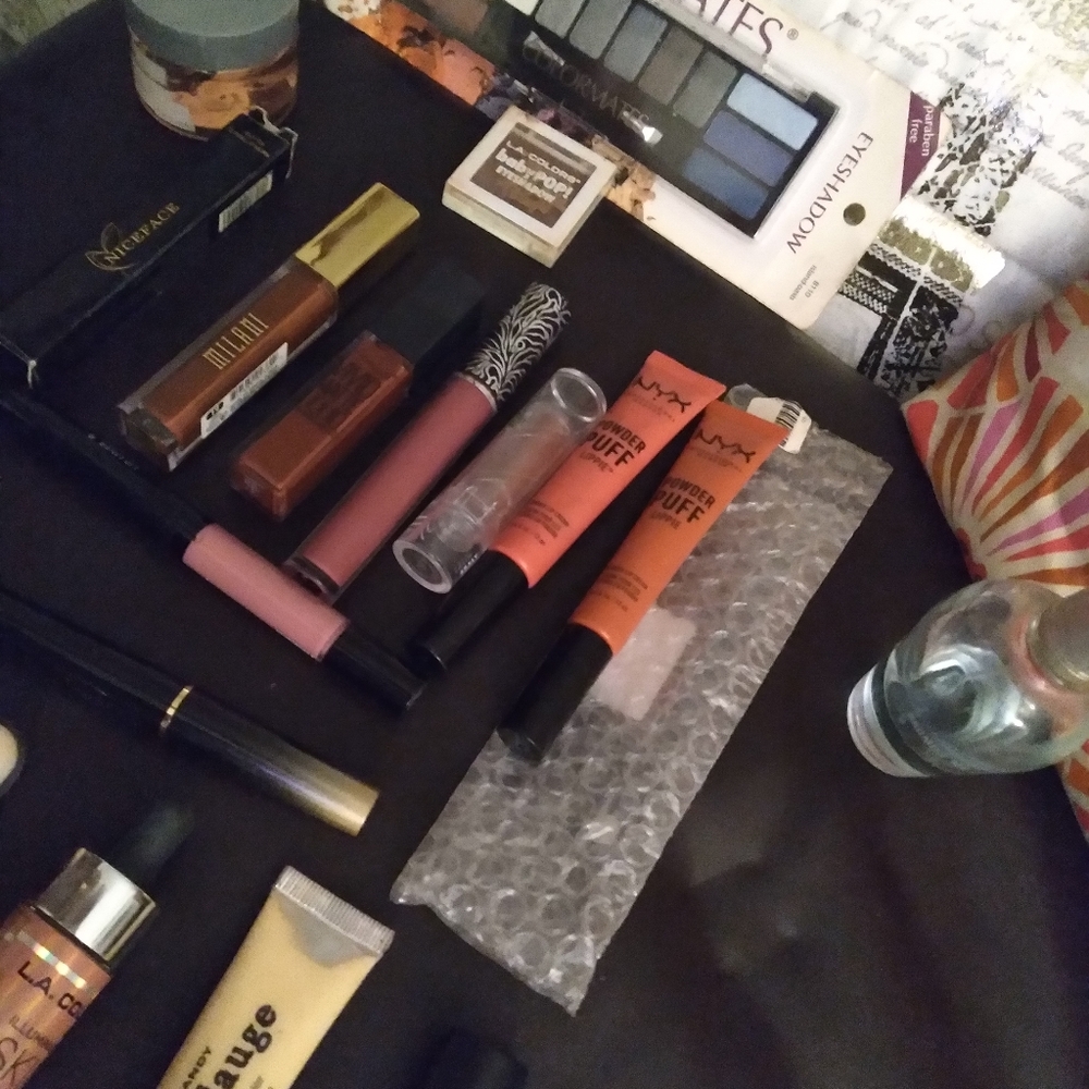 Makeup - Picture 2 of 4